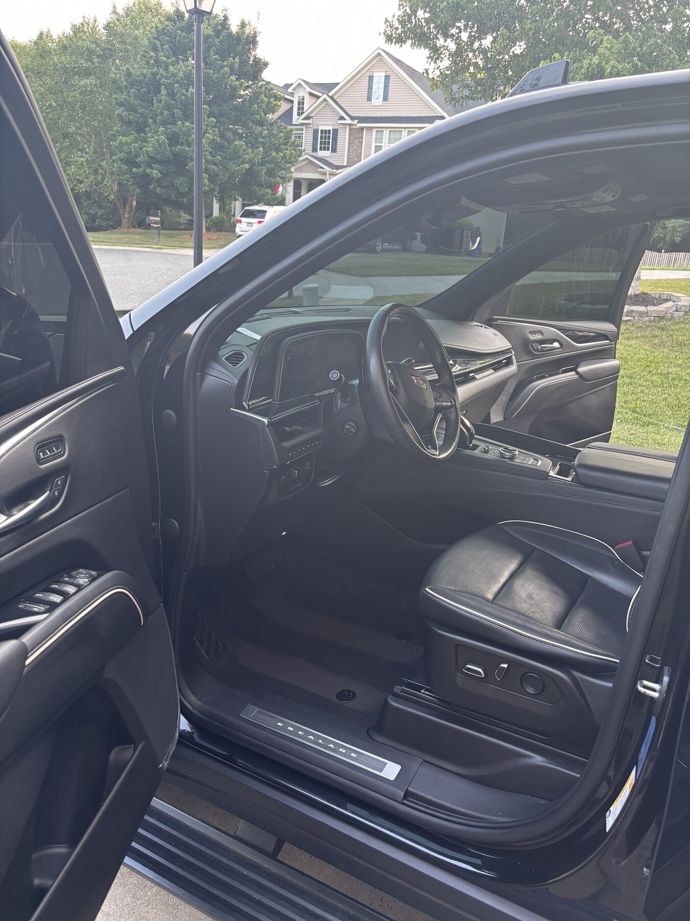 Cadillac Escalade cabin after a full interior detail by Mz. Detailing